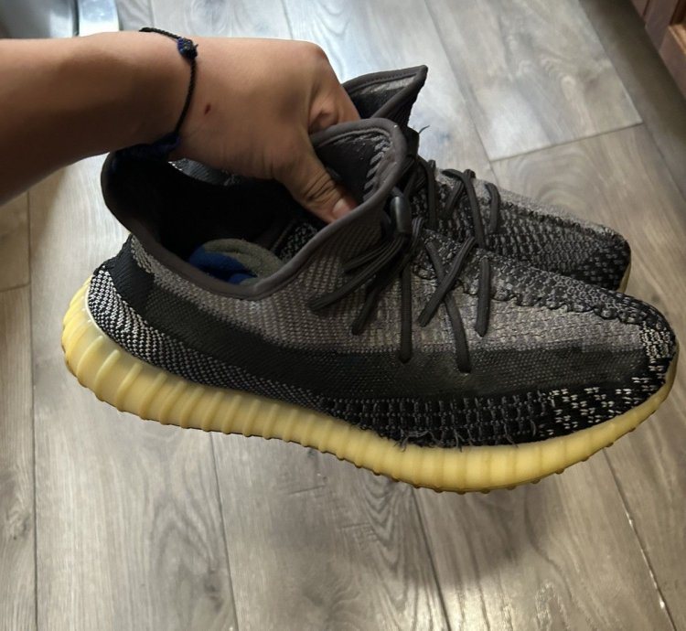 Adidas Yeezy 350 V2 Carbon