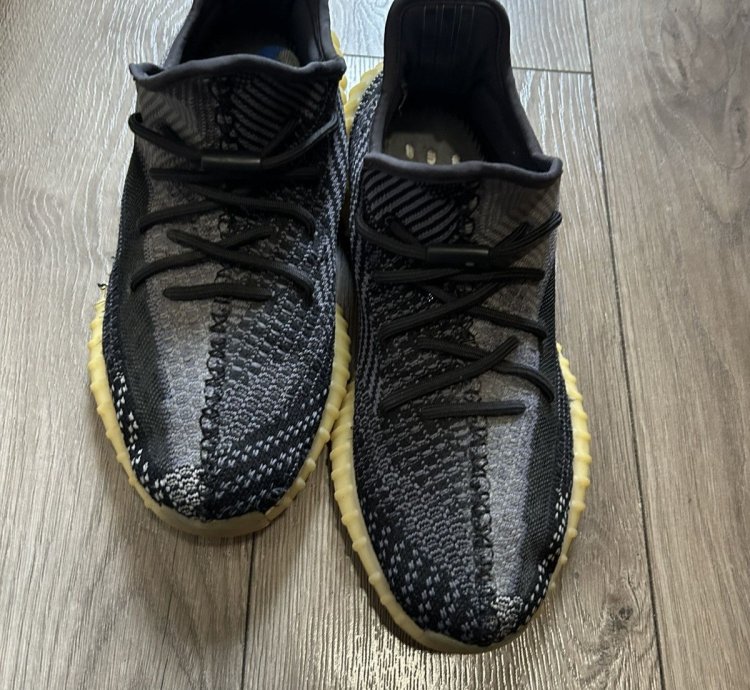 Adidas Yeezy 350 V2 Carbon