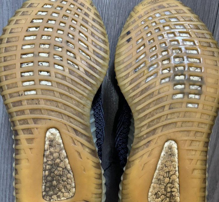 Adidas Yeezy 350 V2 Carbon