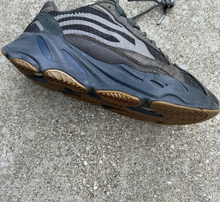 Adidas Yeezy 700 V2 Geode