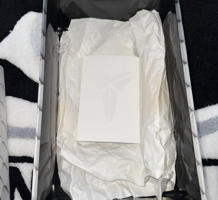 Nike Kobe 5 Fade To Black size 10 Size Tag