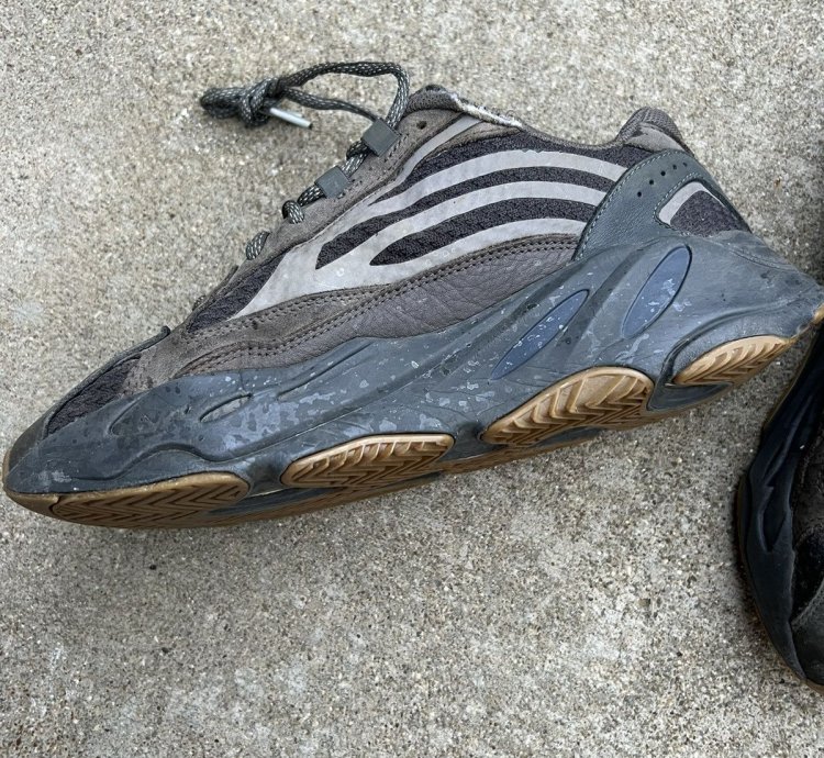 Adidas Yeezy 700 V2 Geode