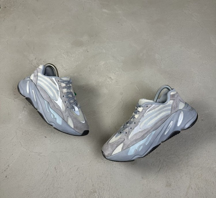 Adidas Yeezy 700 V2 Hospital Blue Sneakers