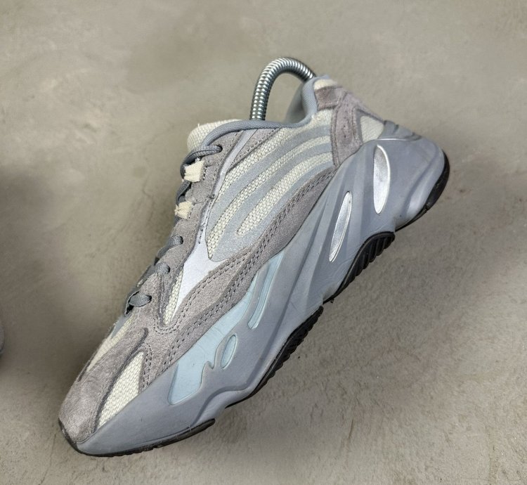 Adidas Yeezy 700 V2 Hospital Blue Sneakers