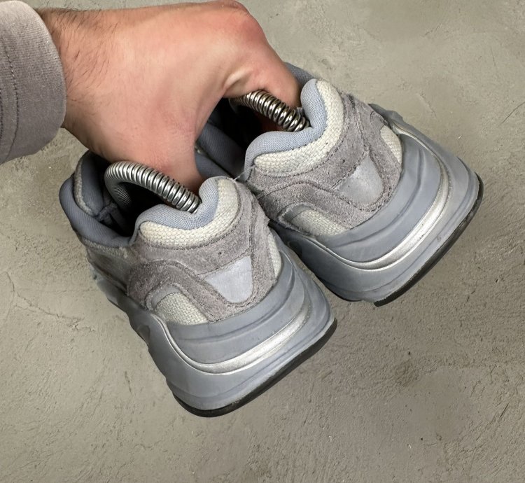 Adidas Yeezy 700 V2 Hospital Blue Sneakers
