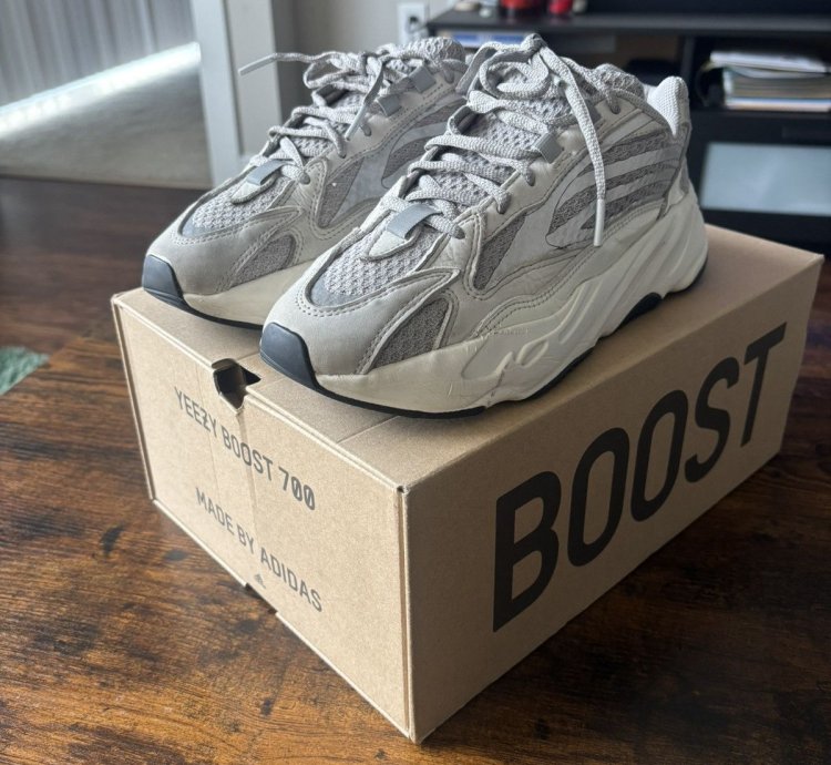 Adidas Yeezy 700 V2 Static