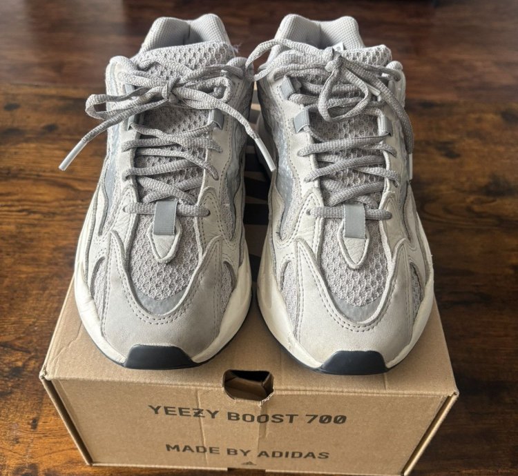 Adidas Yeezy 700 V2 Static