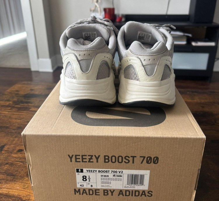 Adidas Yeezy 700 V2 Static