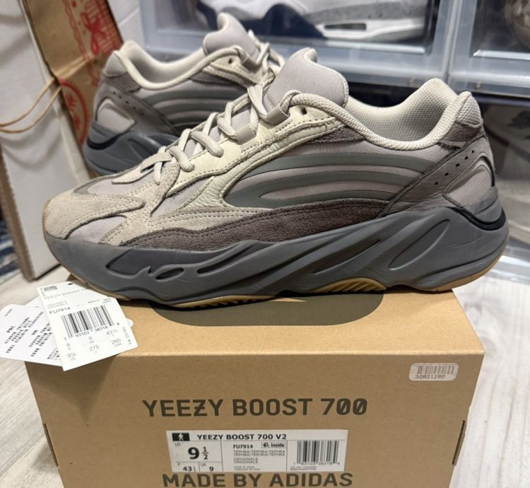 Adidas Yeezy 700 V2 Tephra