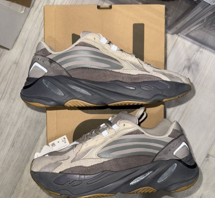 Adidas Yeezy 700 V2 Tephra