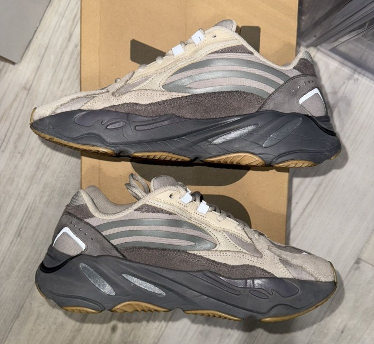 Adidas Yeezy 700 V2 Tephra