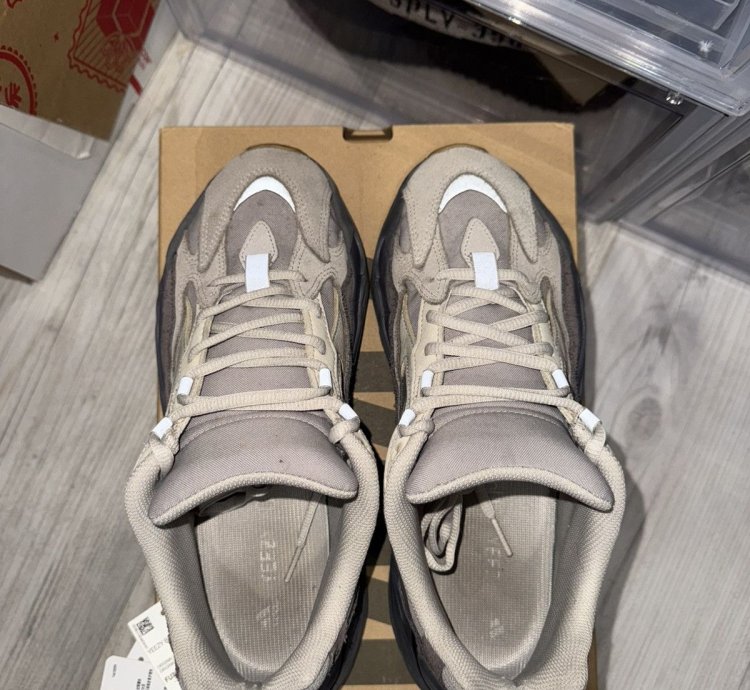 Adidas Yeezy 700 V2 Tephra