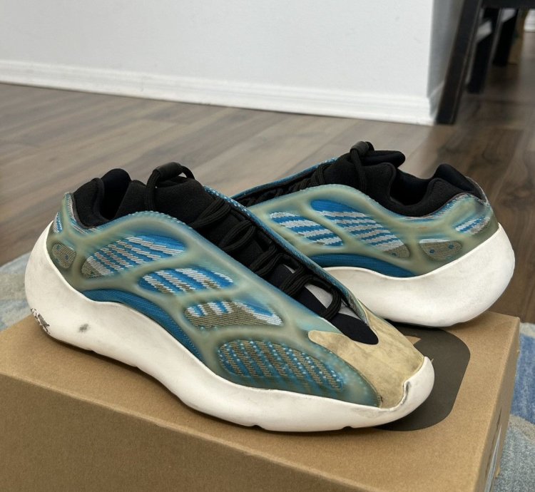 Adidas Yeezy 700 V3