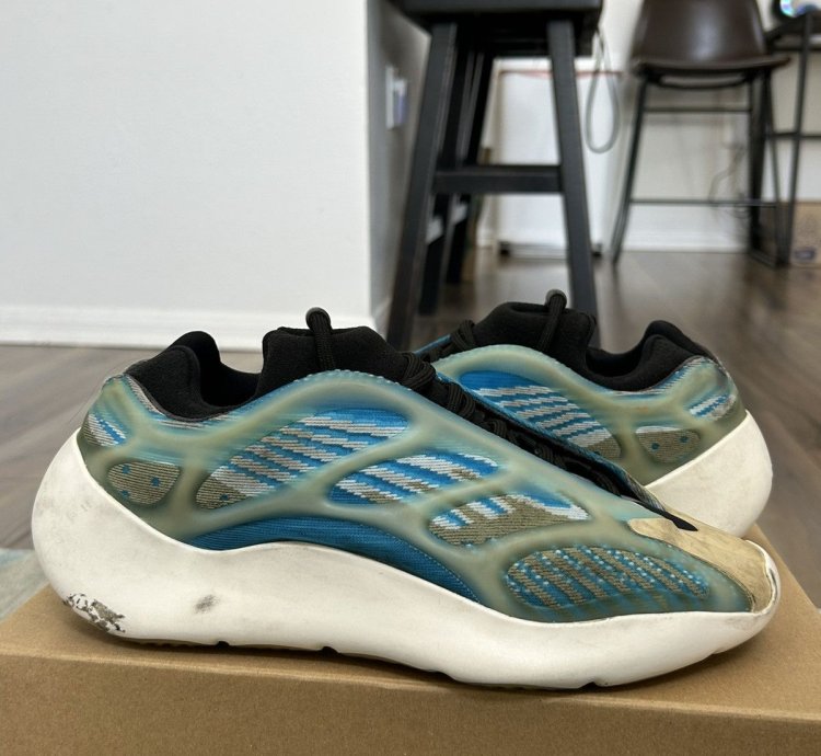 Adidas Yeezy 700 V3