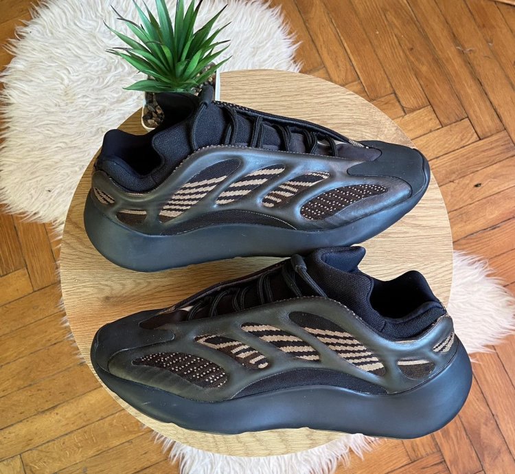 Adidas Yeezy 700 V3 Clay Brown