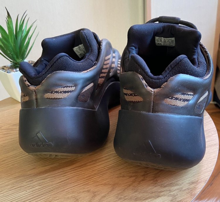 Adidas Yeezy 700 V3 Clay Brown