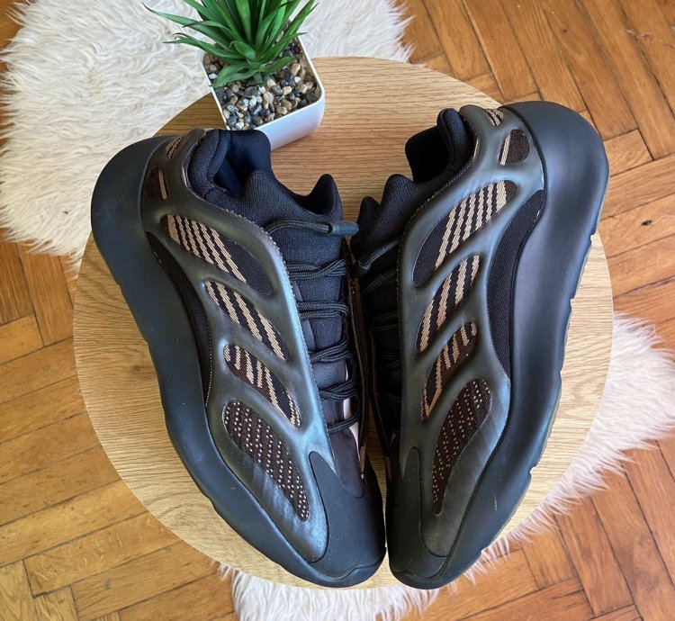 Adidas Yeezy 700 V3 Clay Brown