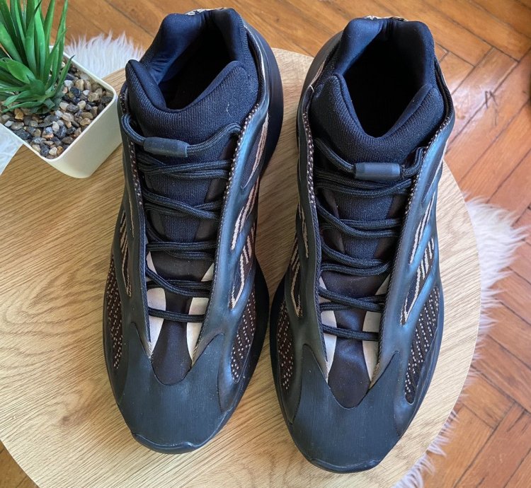 Adidas Yeezy 700 V3 Clay Brown