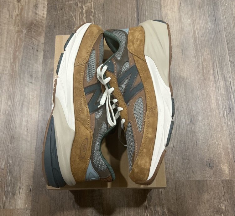 New Balance Carhartt Wip 990v6