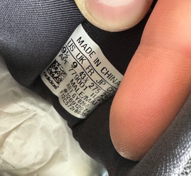 Adidas Yeezy 700 V3 Kyanit Sneakers
