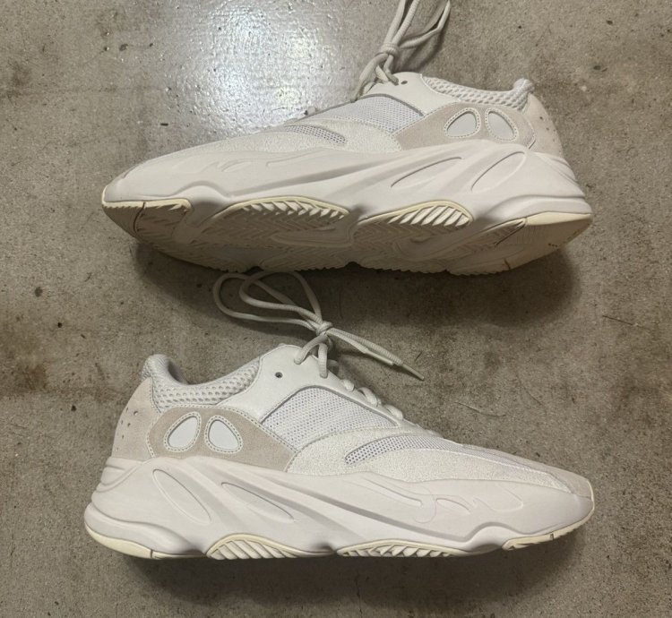 Adidas Yeezy All White 700 V1 Sample Kanye West