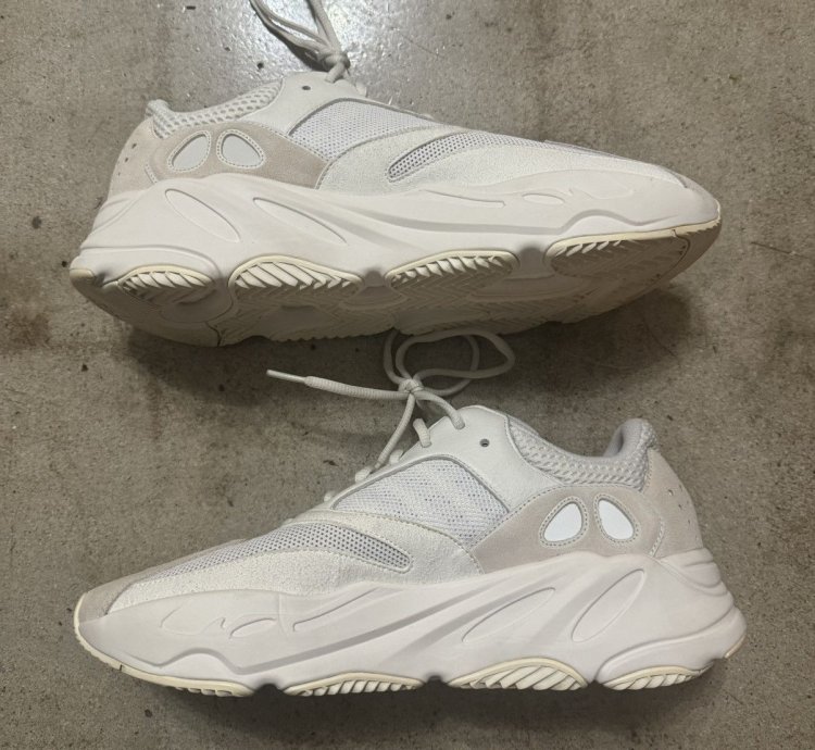 Adidas Yeezy All White 700 V1 Sample Kanye West