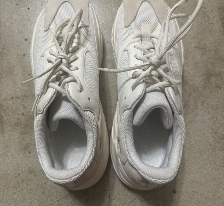 Adidas Yeezy All White 700 V1 Sample Kanye West