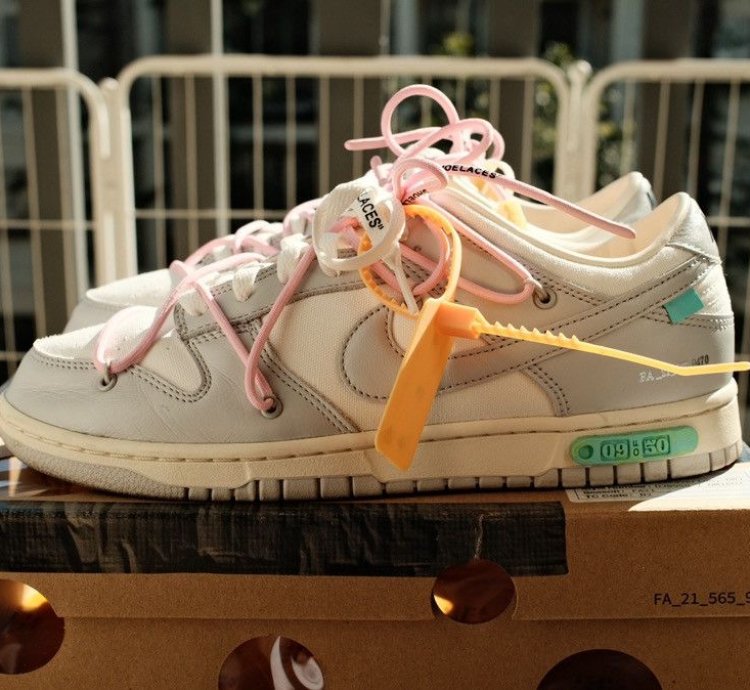 Off-white Nike Dunk Low - Lot 9
