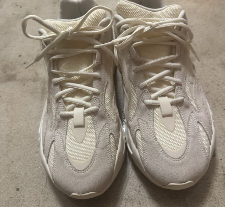 Adidas Yeezy All White 700 V2 Sample Kanye West