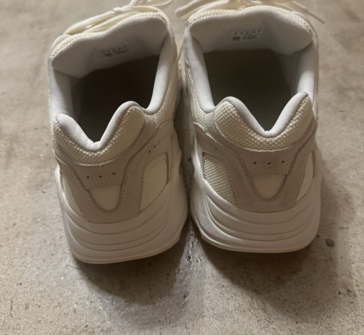 Adidas Yeezy All White 700 V2 Sample Kanye West
