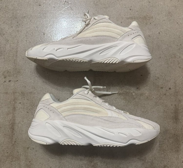 Adidas Yeezy All White 700 V2 Sample Kanye West