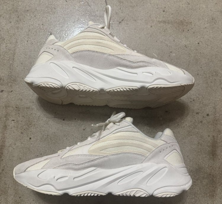 Adidas Yeezy All White 700 V2 Sample Kanye West