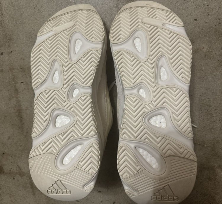 Adidas Yeezy All White 700 V2 Sample Kanye West