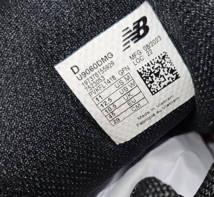 New Balance Dtlr 9060 Fire Sign