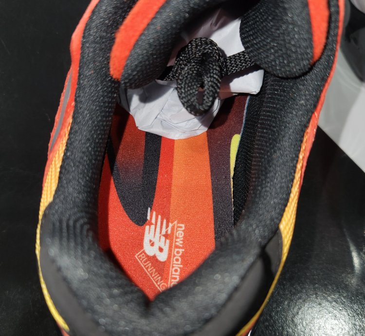 New Balance Dtlr 9060 Fire Sign