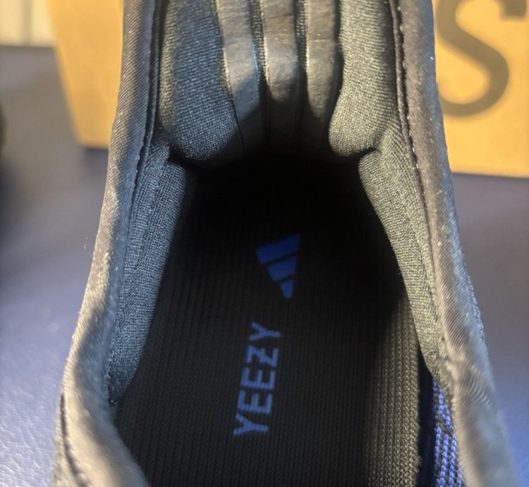 Adidas Yeezy Boost 350 V2 - Dazzling Blue