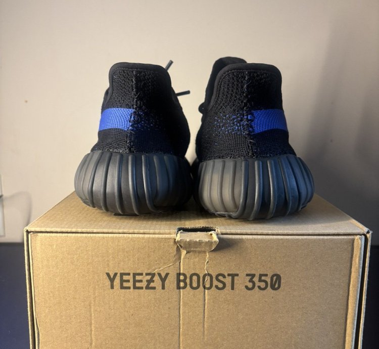 Adidas Yeezy Boost 350 V2 - Dazzling Blue