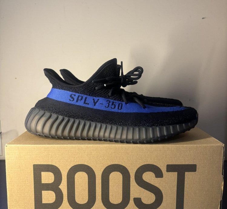 Adidas Yeezy Boost 350 V2 - Dazzling Blue