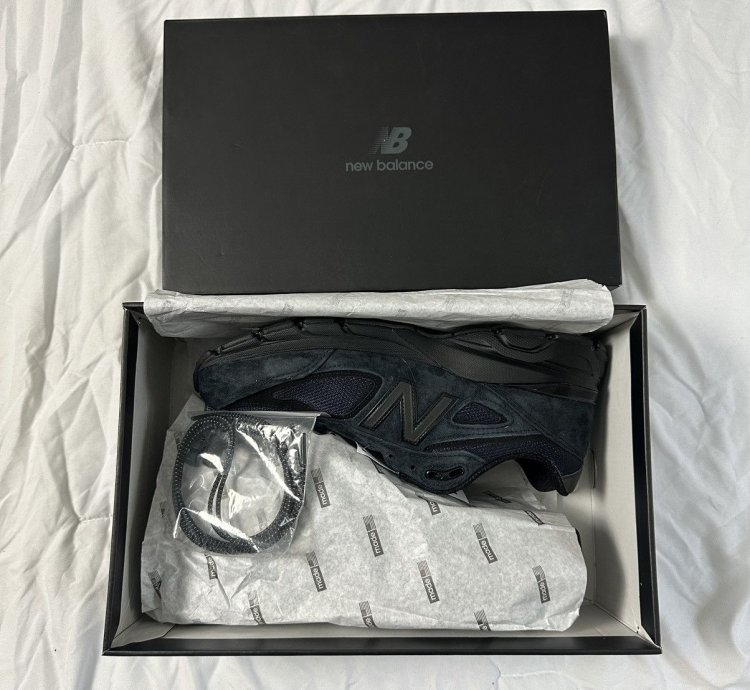 New Balance Jjjjound 990v4