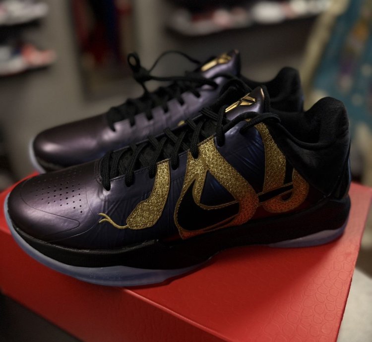 Nike Kobe 5 Year Of Mamba ib4481-500 new Size 10 5