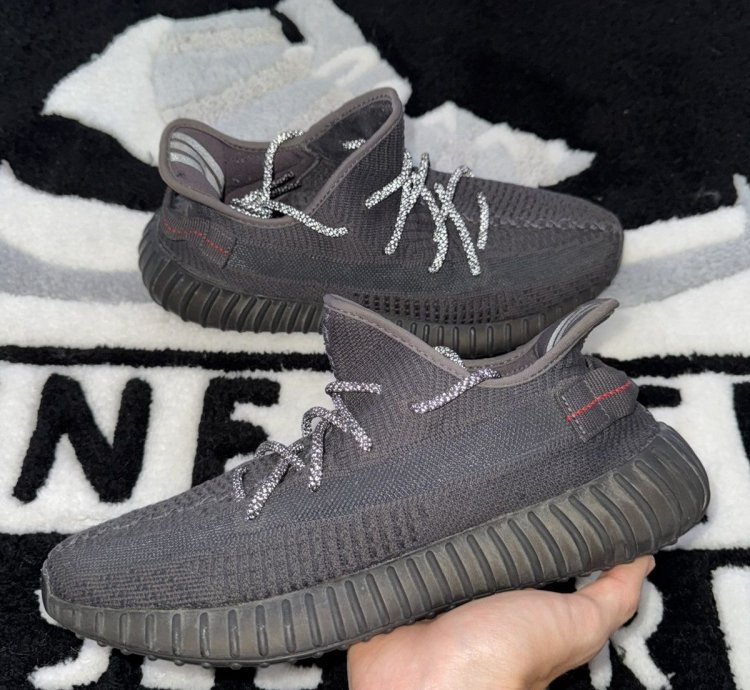 Adidas Yeezy Boost 350 V2 Black Non-reflective size 10