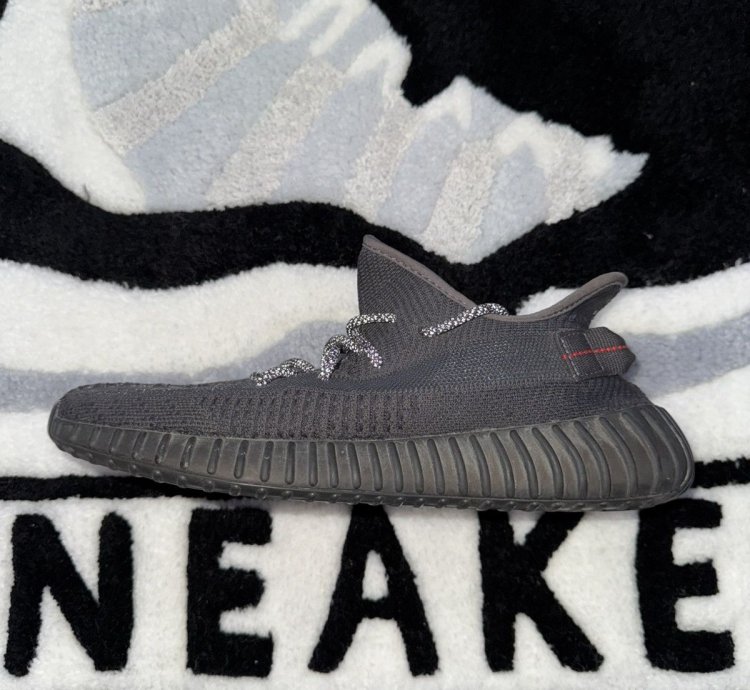 Adidas Yeezy Boost 350 V2 Black Non-reflective size 10