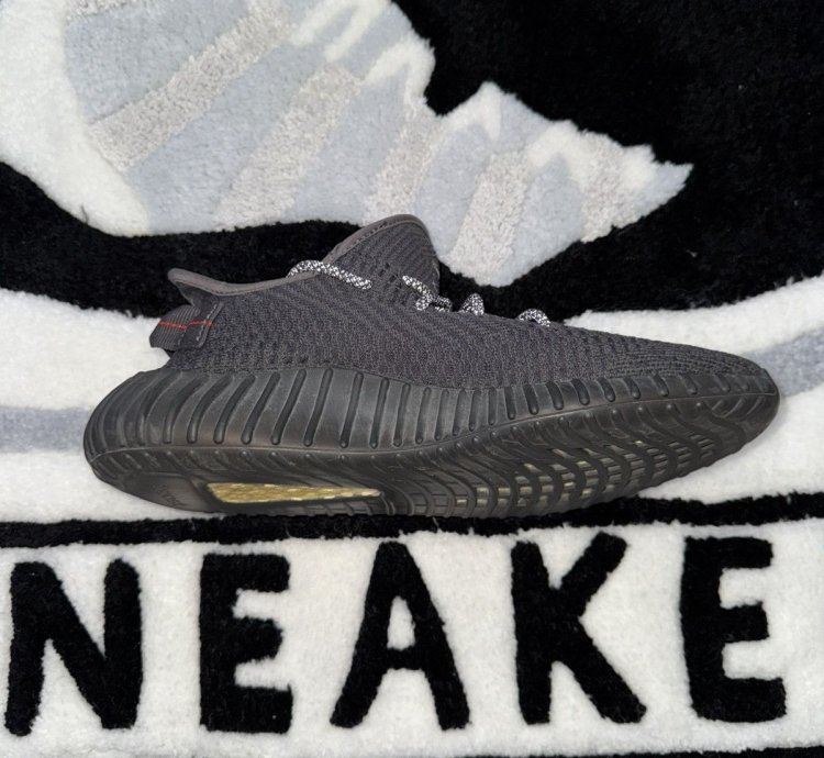 Adidas Yeezy Boost 350 V2 Black Non-reflective size 10