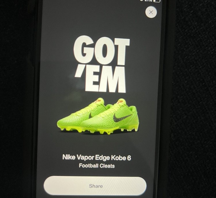 Nike Kobe 6 Grinch Cleats