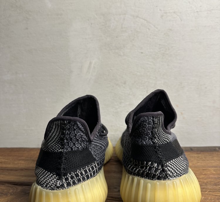 Adidas Yeezy Boost 350 V2 Carbon
