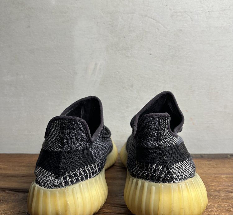 Adidas Yeezy Boost 350 V2 Carbon