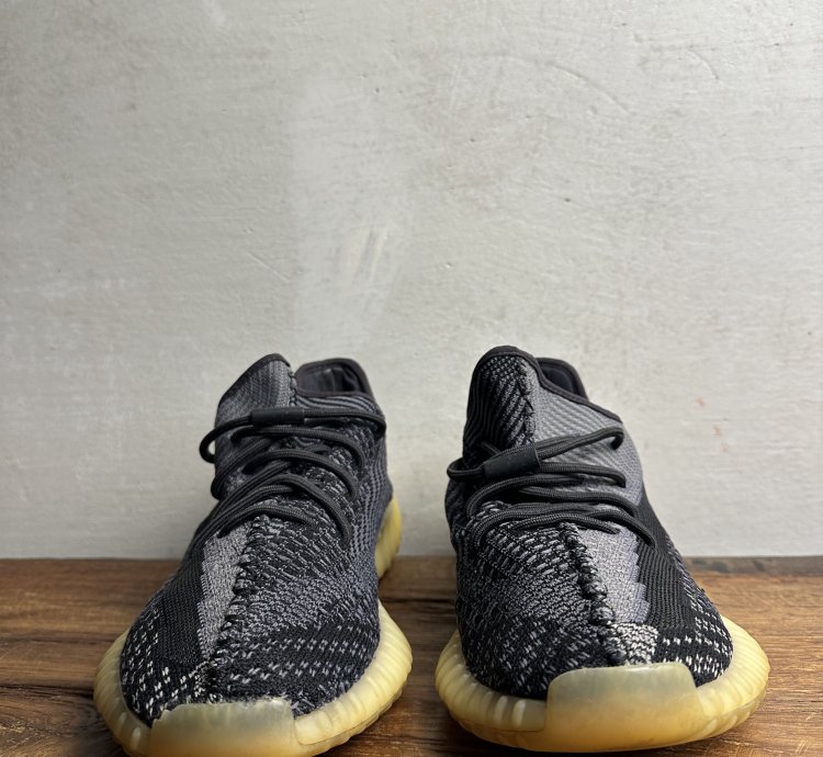 Adidas Yeezy Boost 350 V2 Carbon