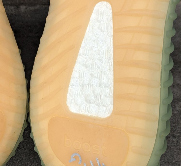 Adidas Yeezy Boost 350 V2 Desert Sage Size 10 5 Men Fx9035