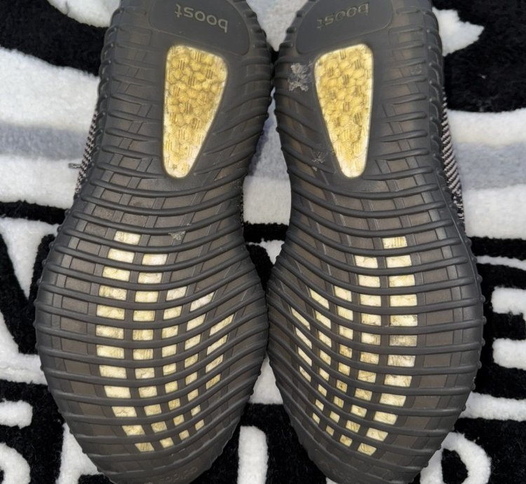 Adidas Yeezy Boost 350 V2 Yecheil Non-reflective size 10