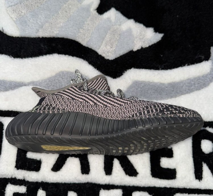 Adidas Yeezy Boost 350 V2 Yecheil Non-reflective size 10
